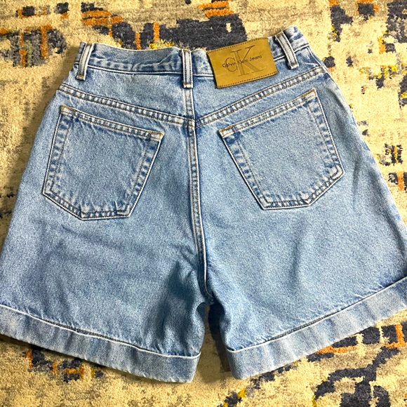 Calvin Klein Pants - Ck vintage mom jean shorts size 4